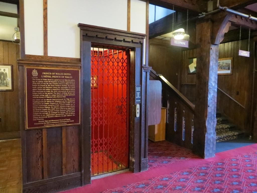 Prince Of Wales Hotel Waterton Park Buitenkant foto