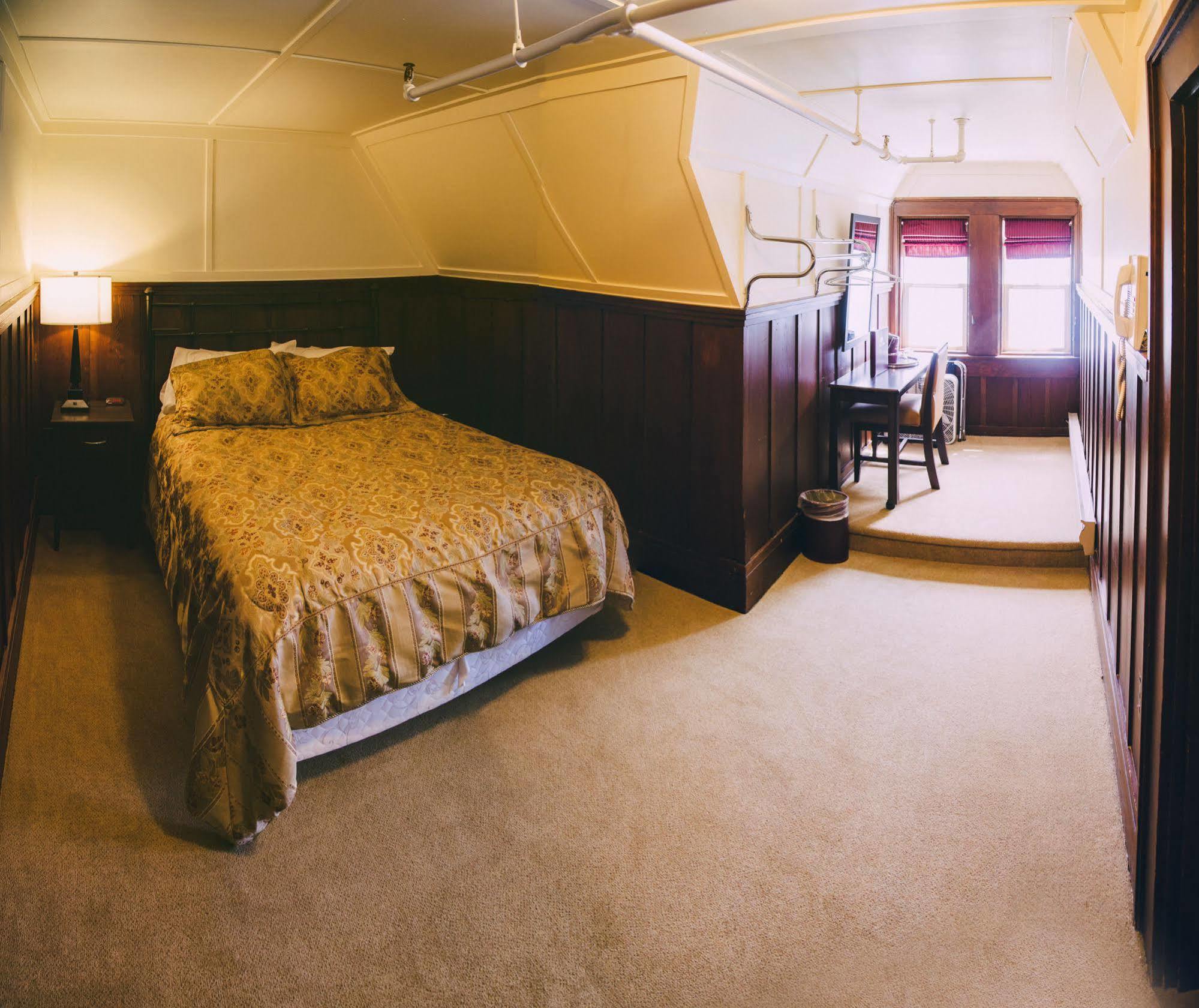 Prince Of Wales Hotel Waterton Park Buitenkant foto
